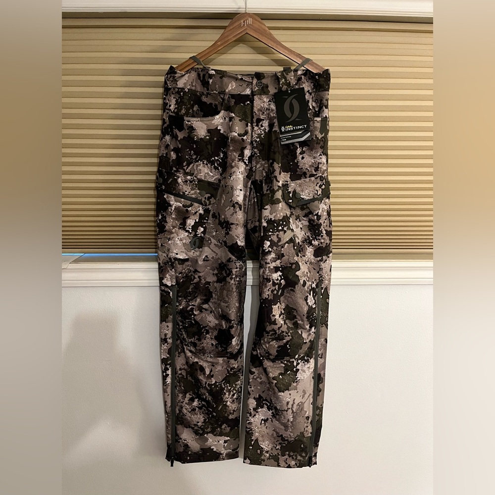 NWT Cabela’s Instinct Glassing Camo pants